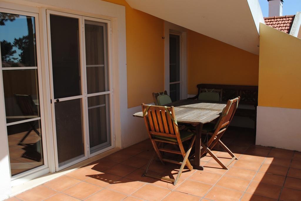 One-Bedroom Apartment Balcony,68237018:JPEG